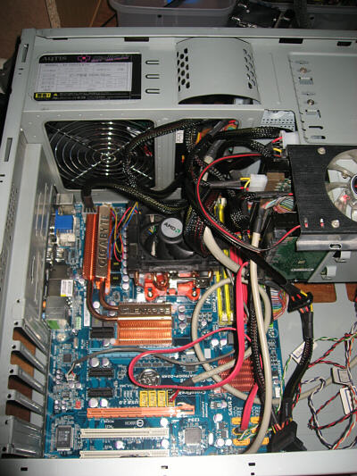 上ぎっちり、下スカスカ